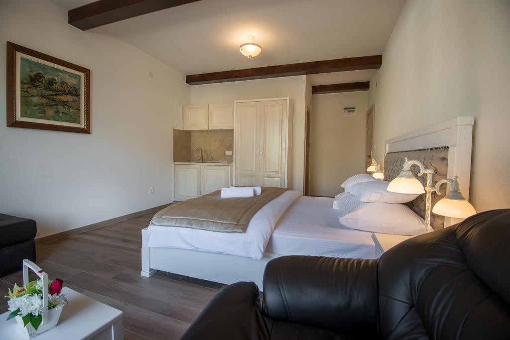 Apartments Marija Risan Esterno foto
